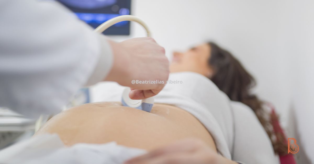 Dra-Beatriz-Elias-Ribeiro_Ginecologia preventiva em Copacabana - ginecologista Copacabana orientando paciente sobre prevenção ao longo do ano